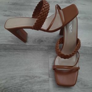 ⭐️SALE⭐️Open Toed Strappy Heels